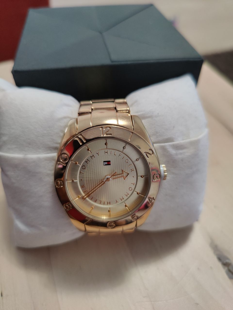 Watch (tommy Hilfiger gold)