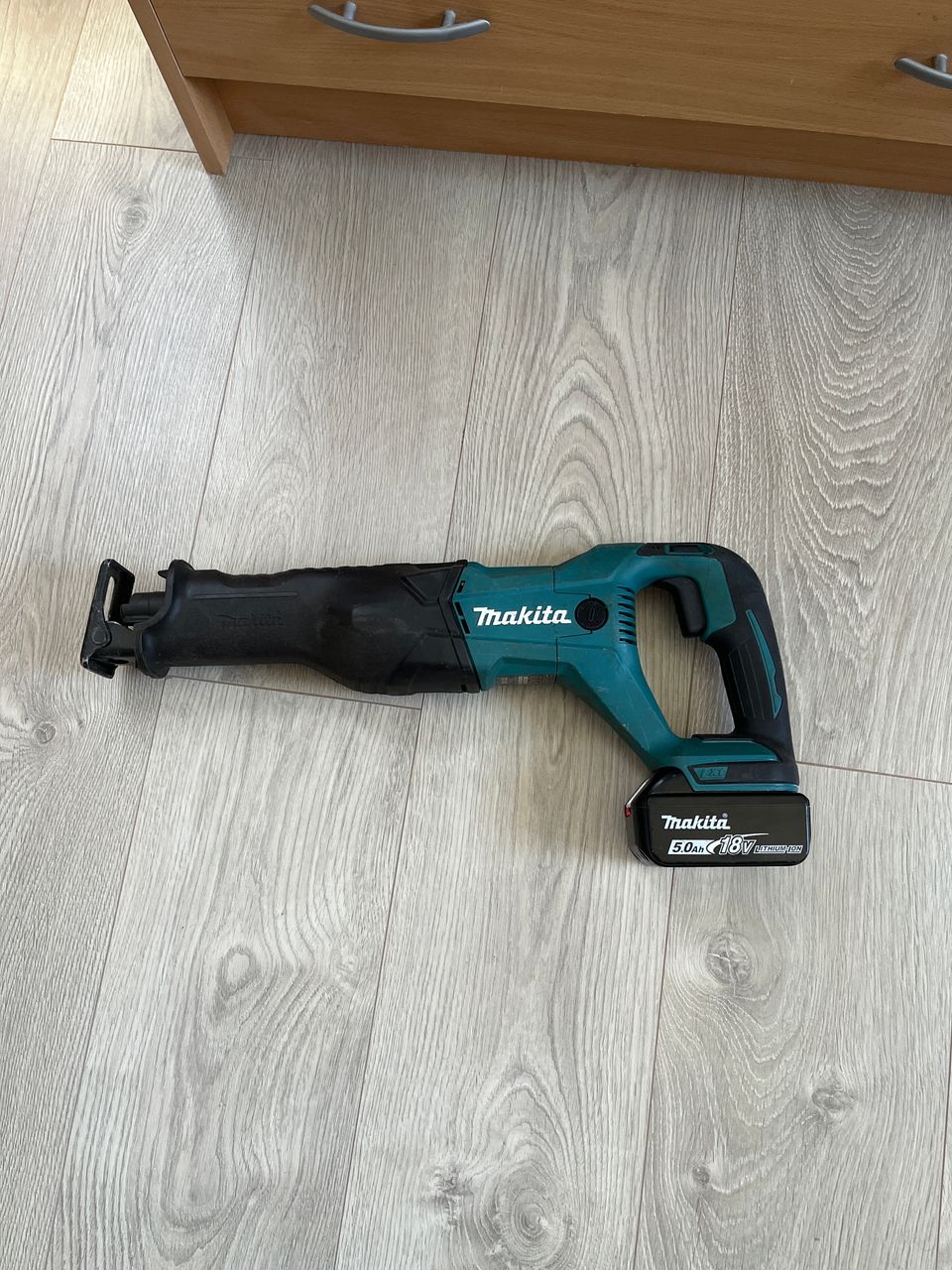 Makita puukkosaha 18v runko