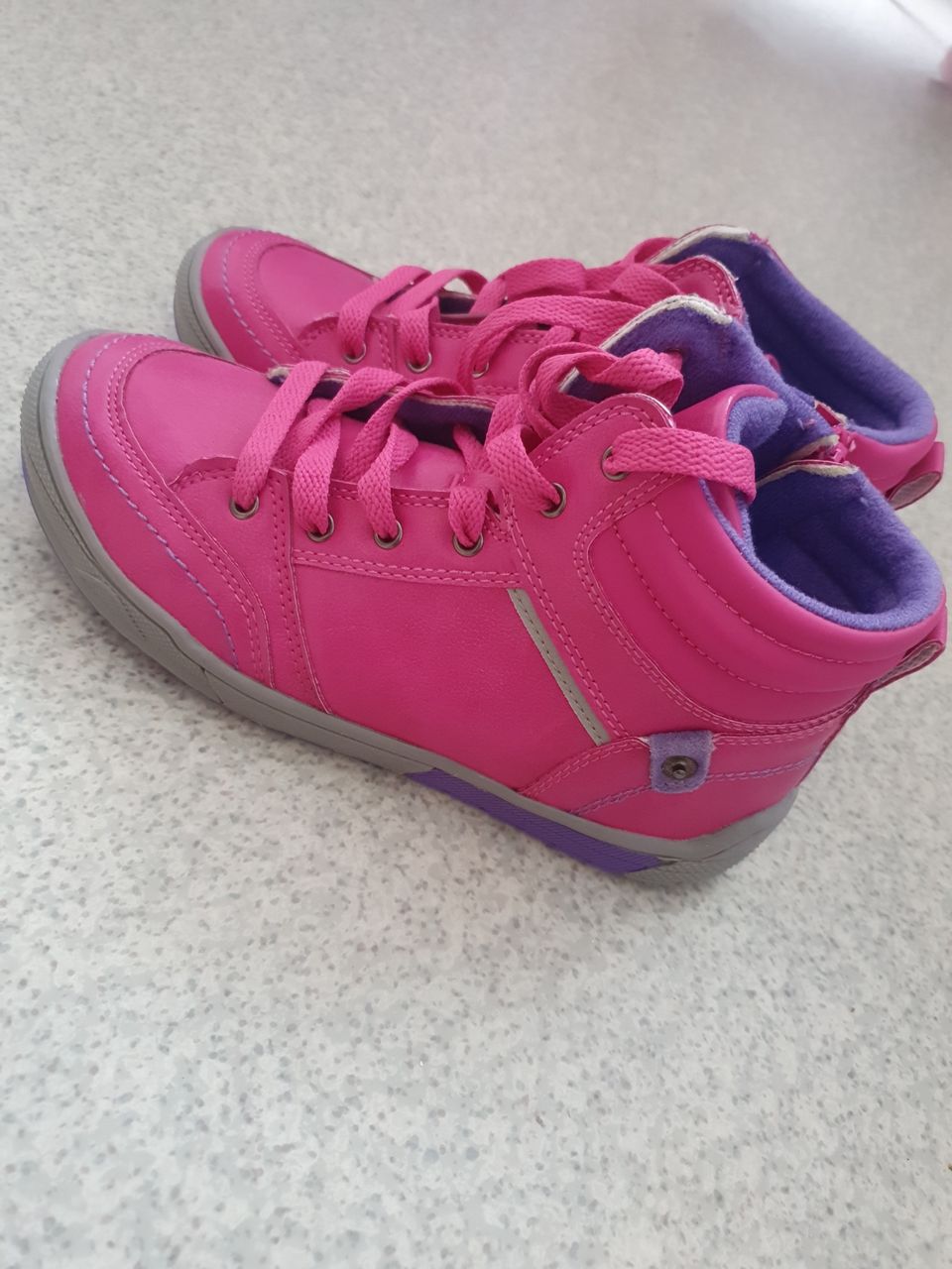 Pinkit kengät