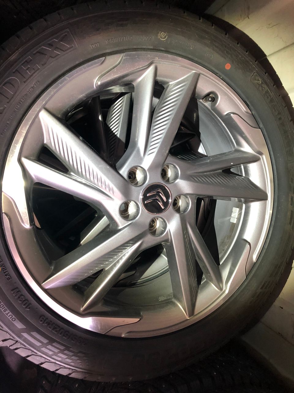 DS Citroën OEM alut 5x108 kesärenkaat 235/50-19 kuin uudet