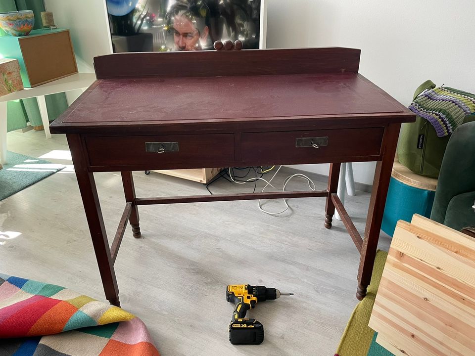 Vanha sivupöytä / pieni kirjoituspöytä