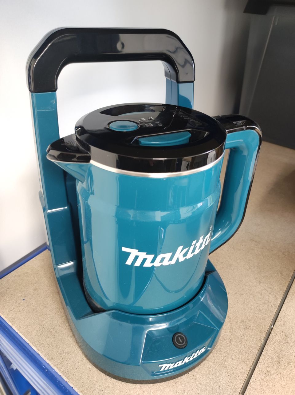 Makita vedenkeitin