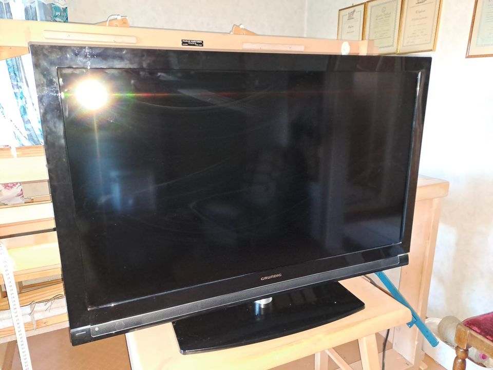 40 tuumainen GRUNDIG tv