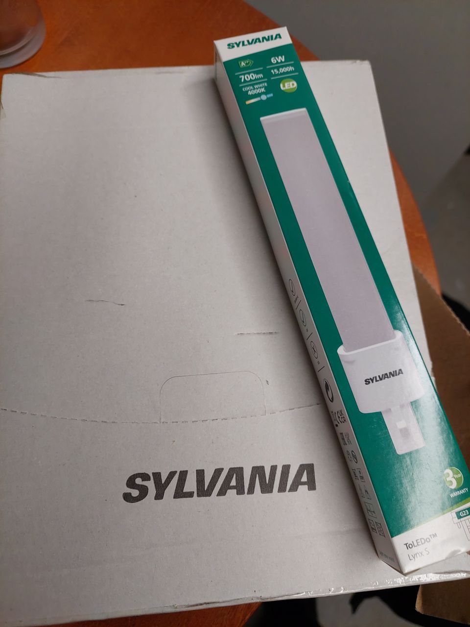 Uusi LED pistokantalamppu 6W G23 236mm Sylvania