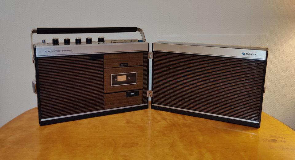 SANYO M 4400FE Vintage Radio Kasettisoitin FM Retro 4400 FE