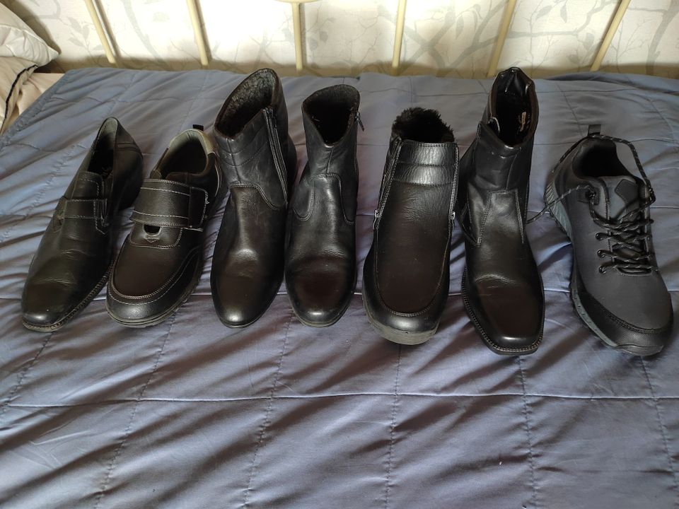 Miesten kenkiä 7 paria