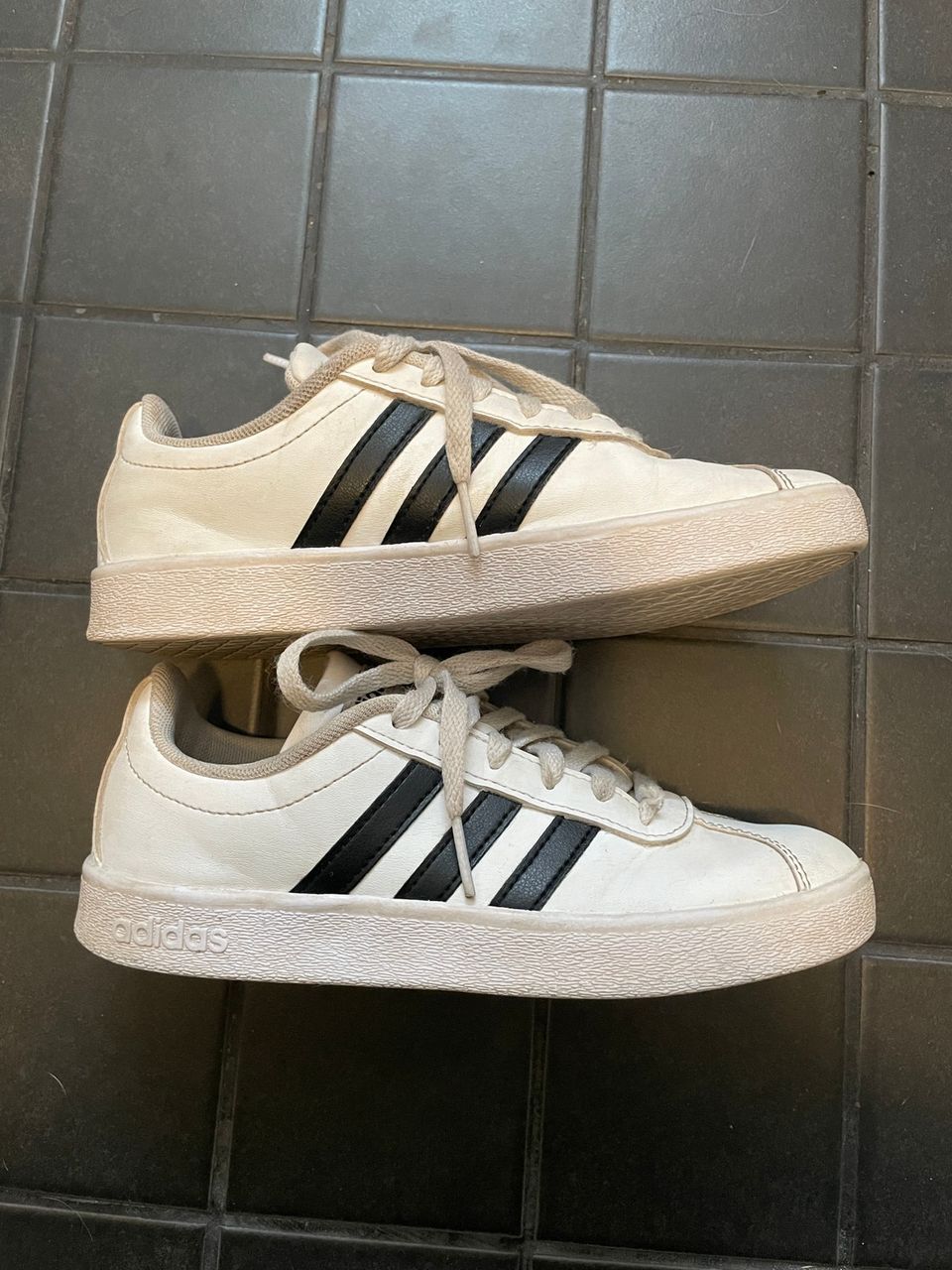 Adidas tennarit koko 33