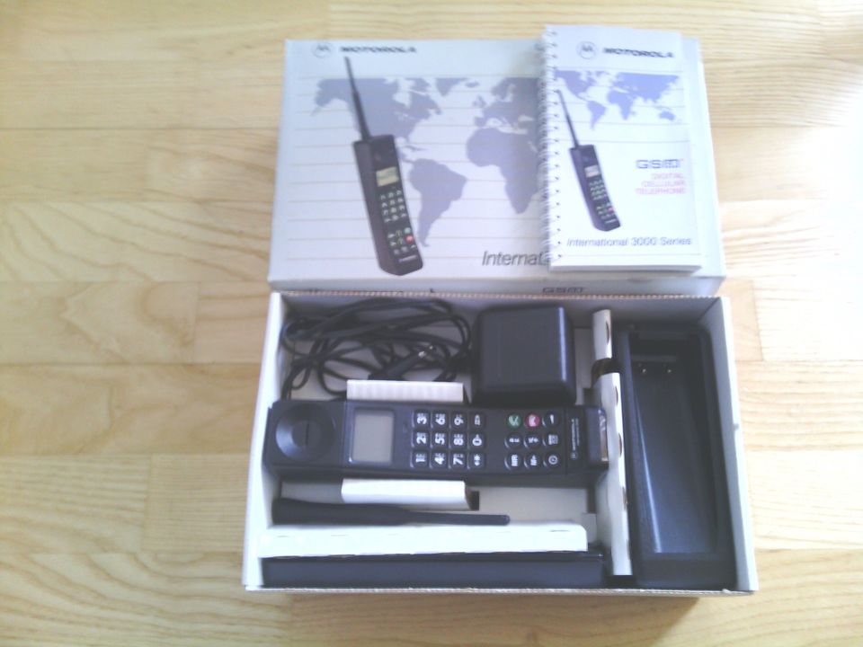 Keräilyharvinaisuus! Motorola International 3200 vintage matkapuhelin