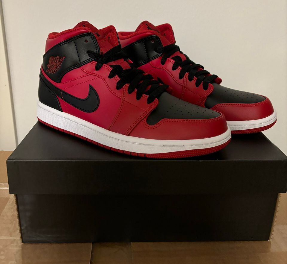 Nike Air Jordan 1 MID Gym Red / Black (koko 41)