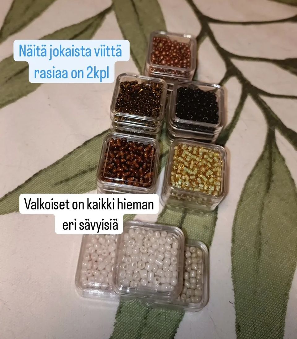 Pieniä lasihelmiä