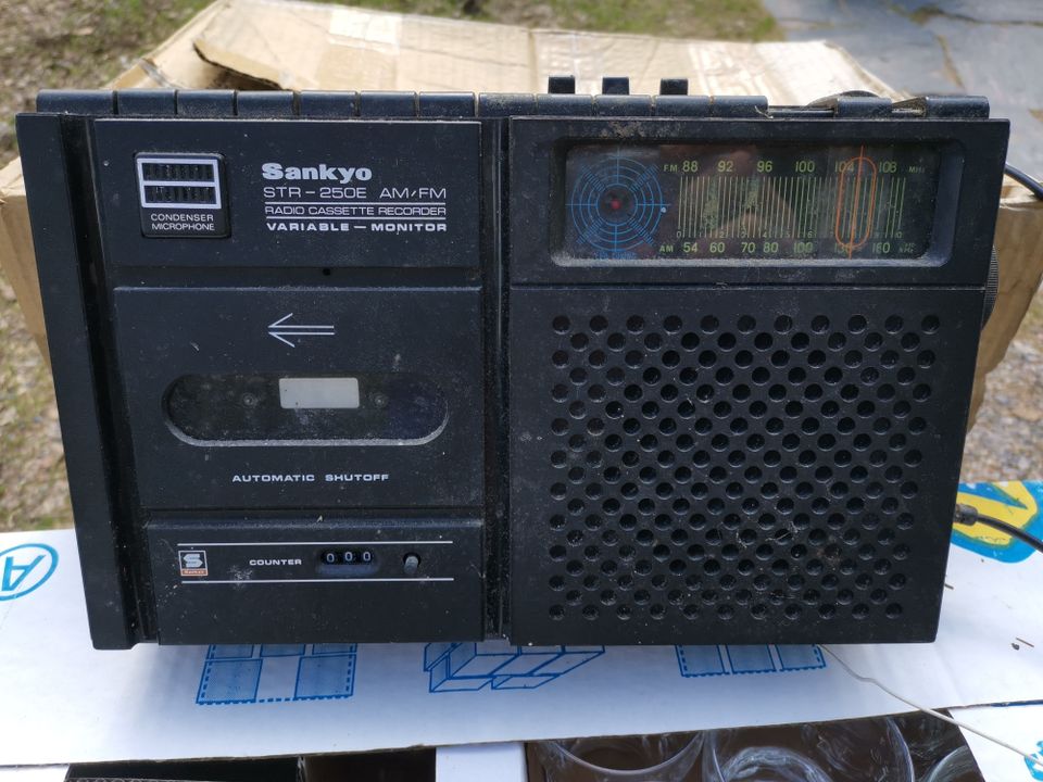 Vintage Sankyo STR-250E radiokasettisoitin