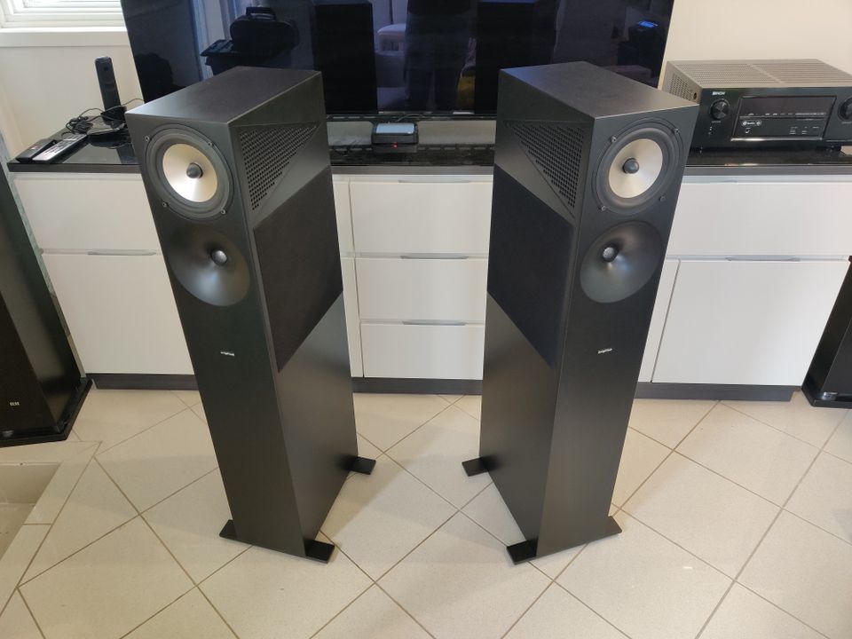 Amphion Xenon -3-suuntaiset lattiakaiuttimet