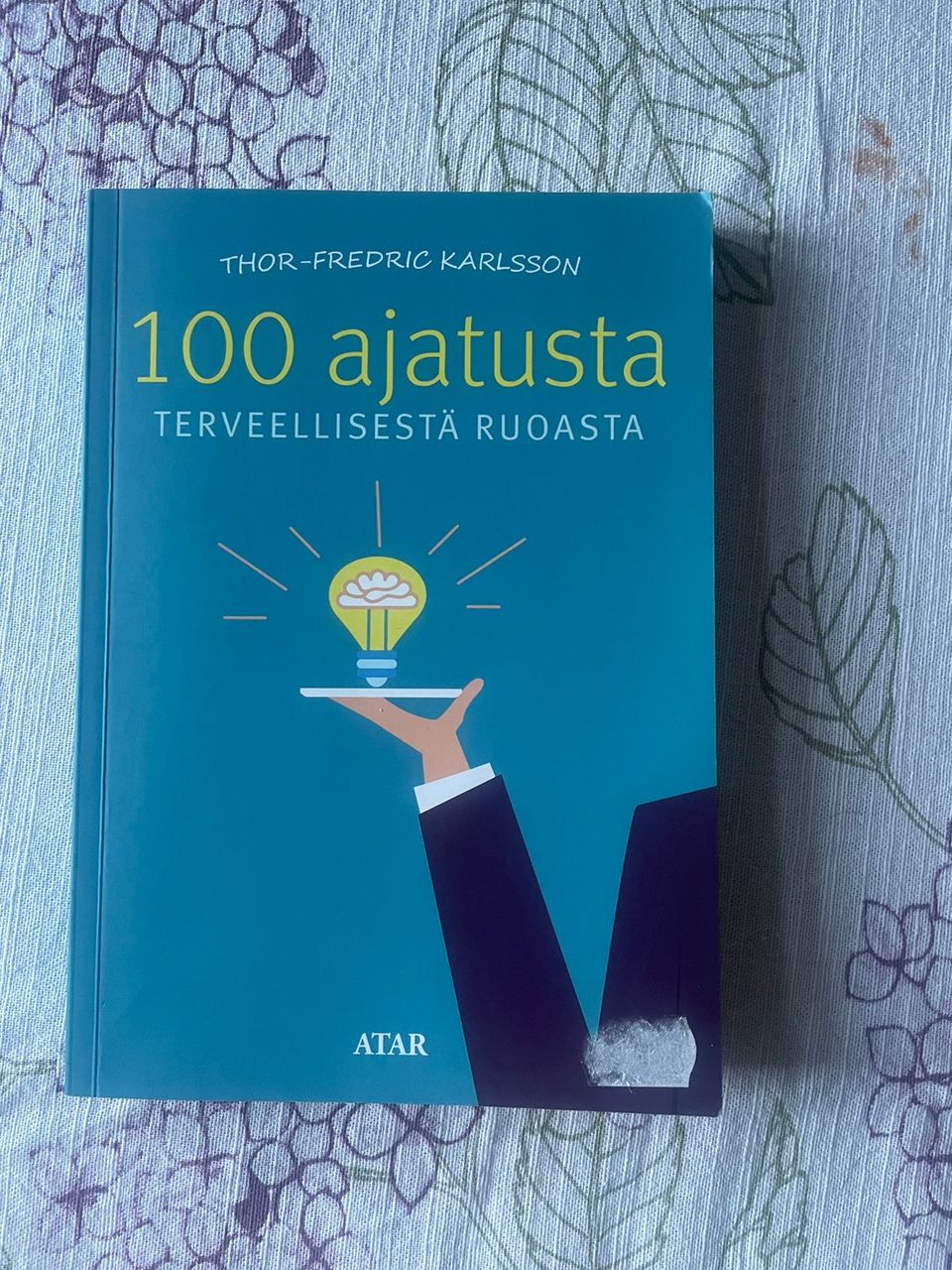 100 ajatusta terveellisestä ruoasta kirja