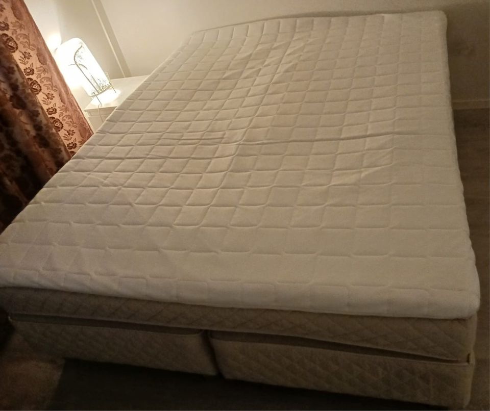 Hyvässä kunnossa oleva sänky 160x200