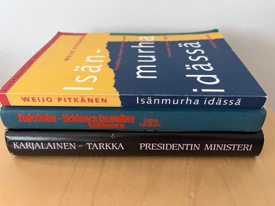 Politiikka-aiheisia kirjoja Kekkonen, Karjalainen, Fagerholm, Jacobson ym.