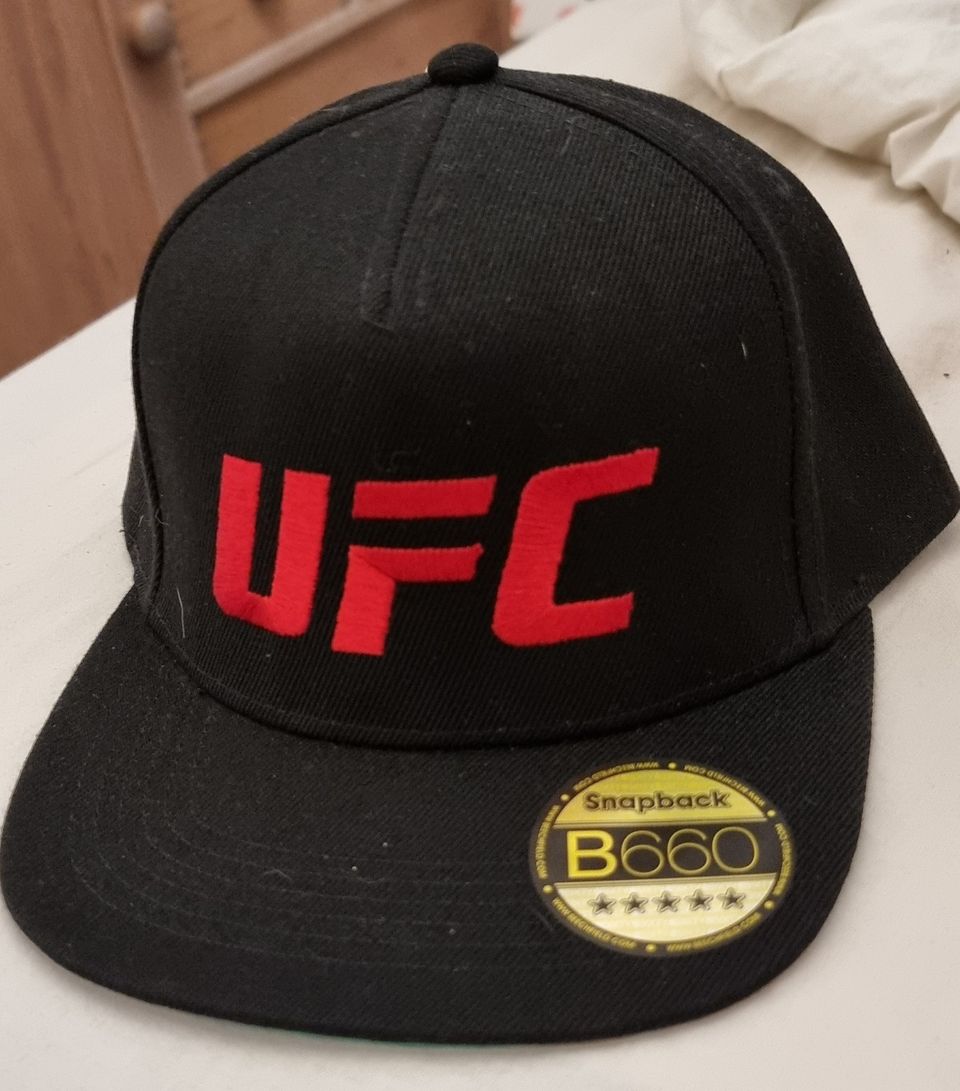 UFC virallinen lippalakki