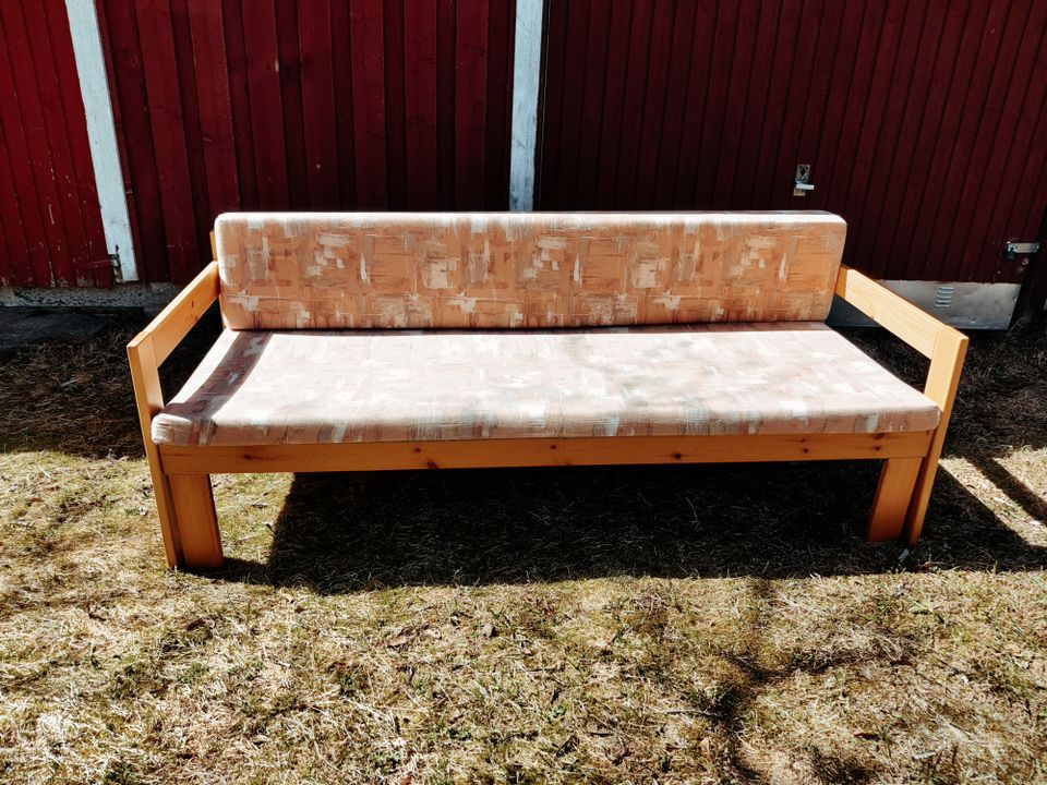 Vintage puinen sohva sänky