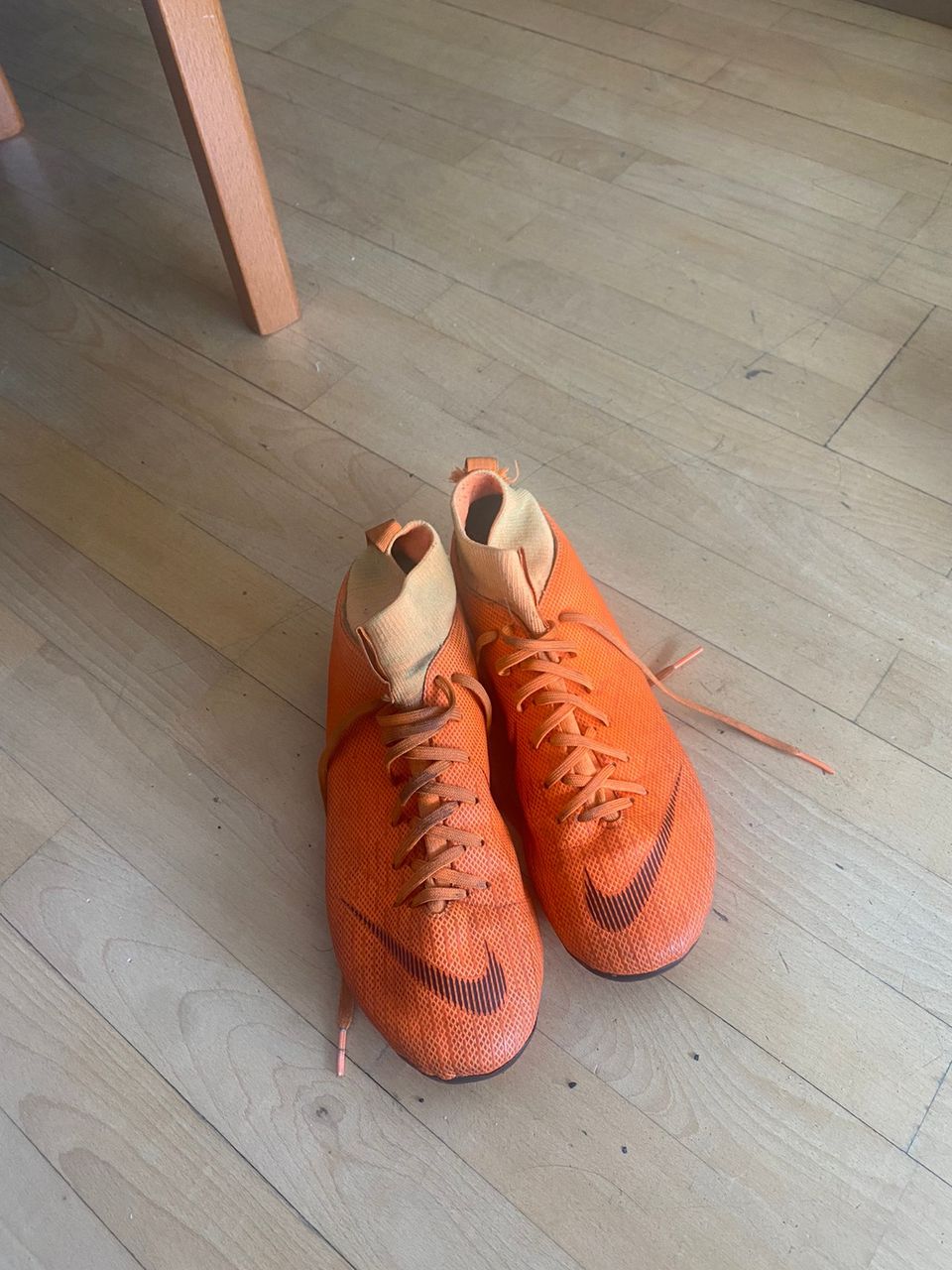 Nike mercurial jalkapallo kengät