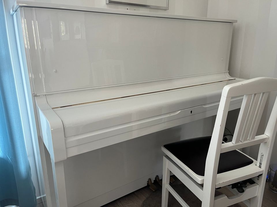 Yamaha U1 valkoinen piano