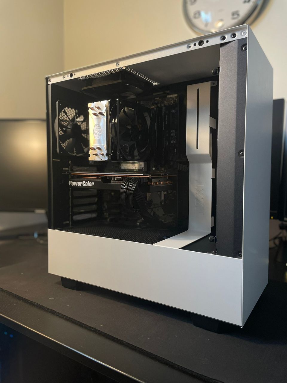 PELITIETOKONE / AMD RYZEN 5 3600 / RADEON RX 5700 XT