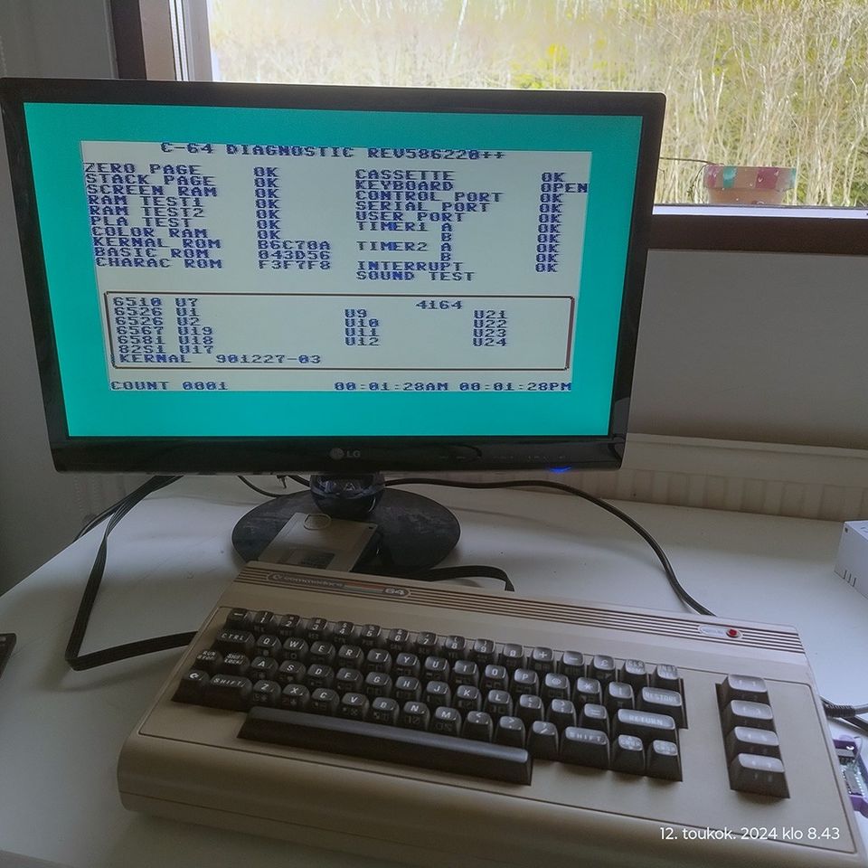 Commodore C64 "Breadbin"