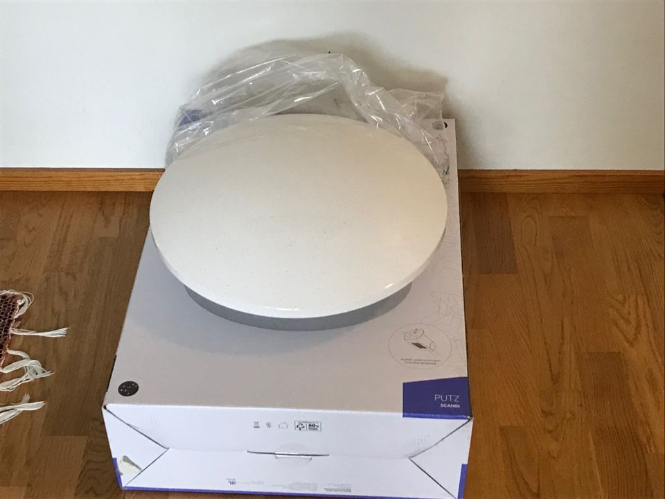 Plafondi Putz Scandi LED 1800 lm 4000K 40cm kattovalaisin kaupan pakkauksessa