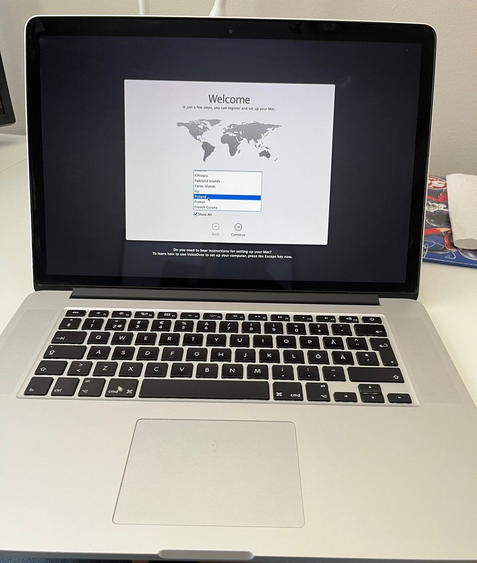 MacBookPro 15 16GB 1TB SSD i7 Retina. Mid -14.
