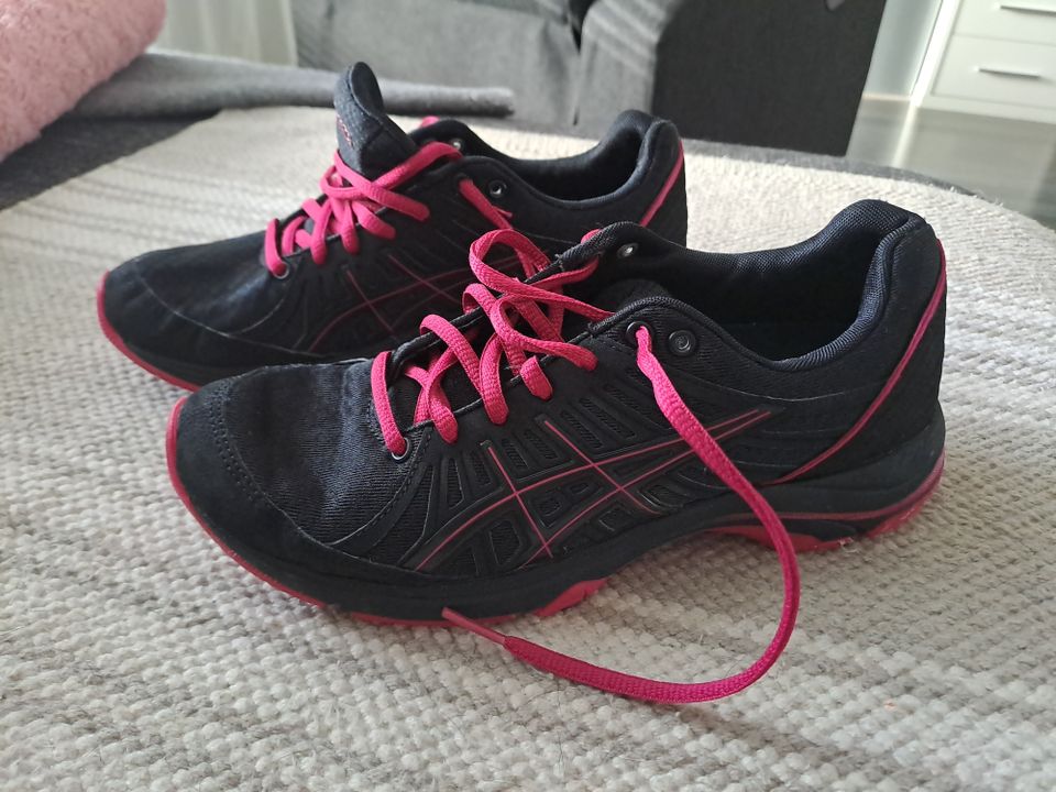 Asics lenkkarit 37.5