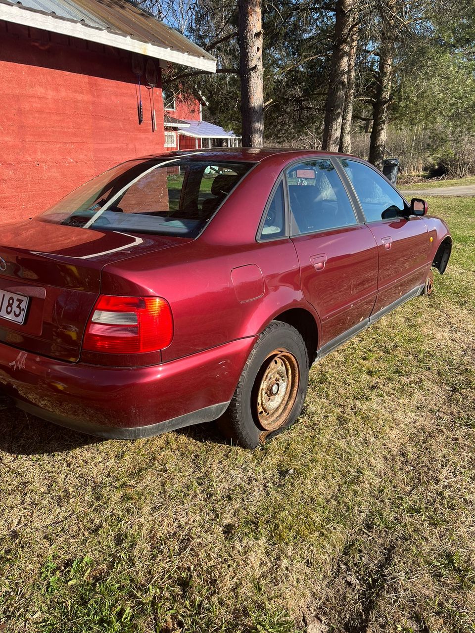 Audi A4 varaosiksi.