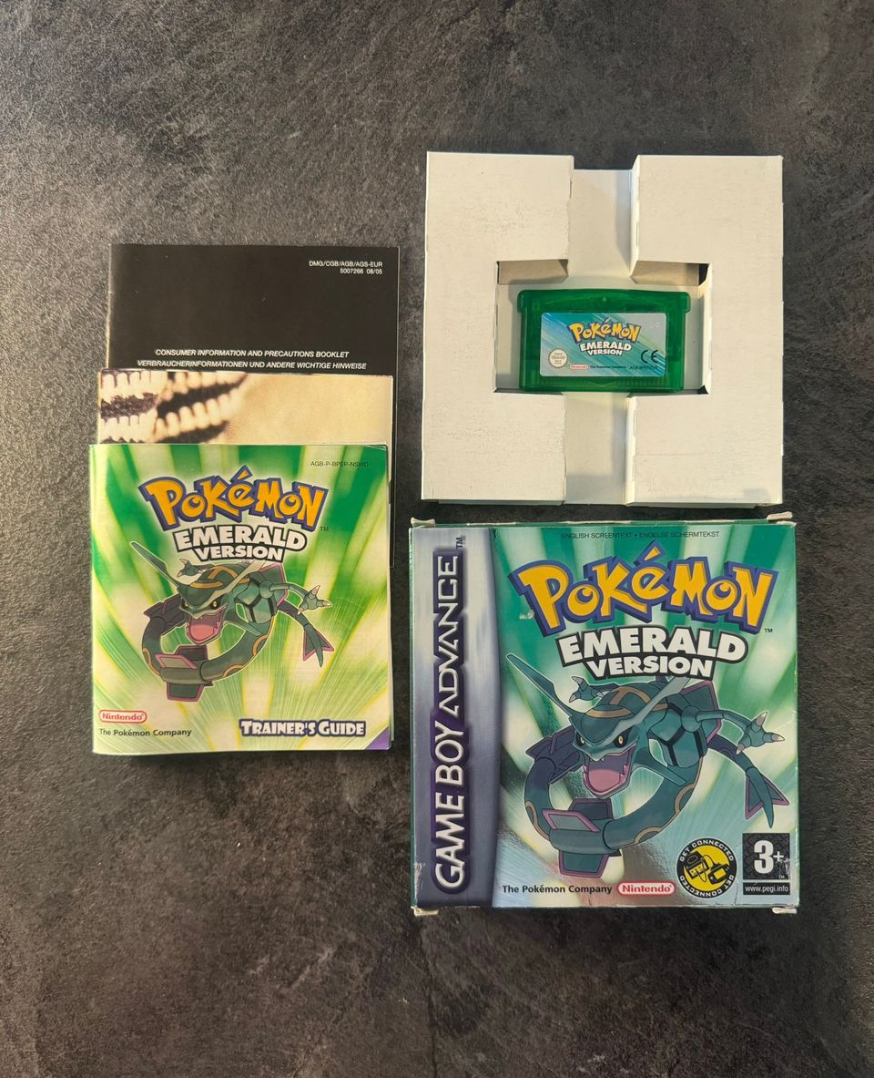 Pokemon Emerald Version GBA