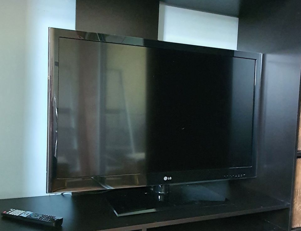 Uudenveroinen 42" LG TV