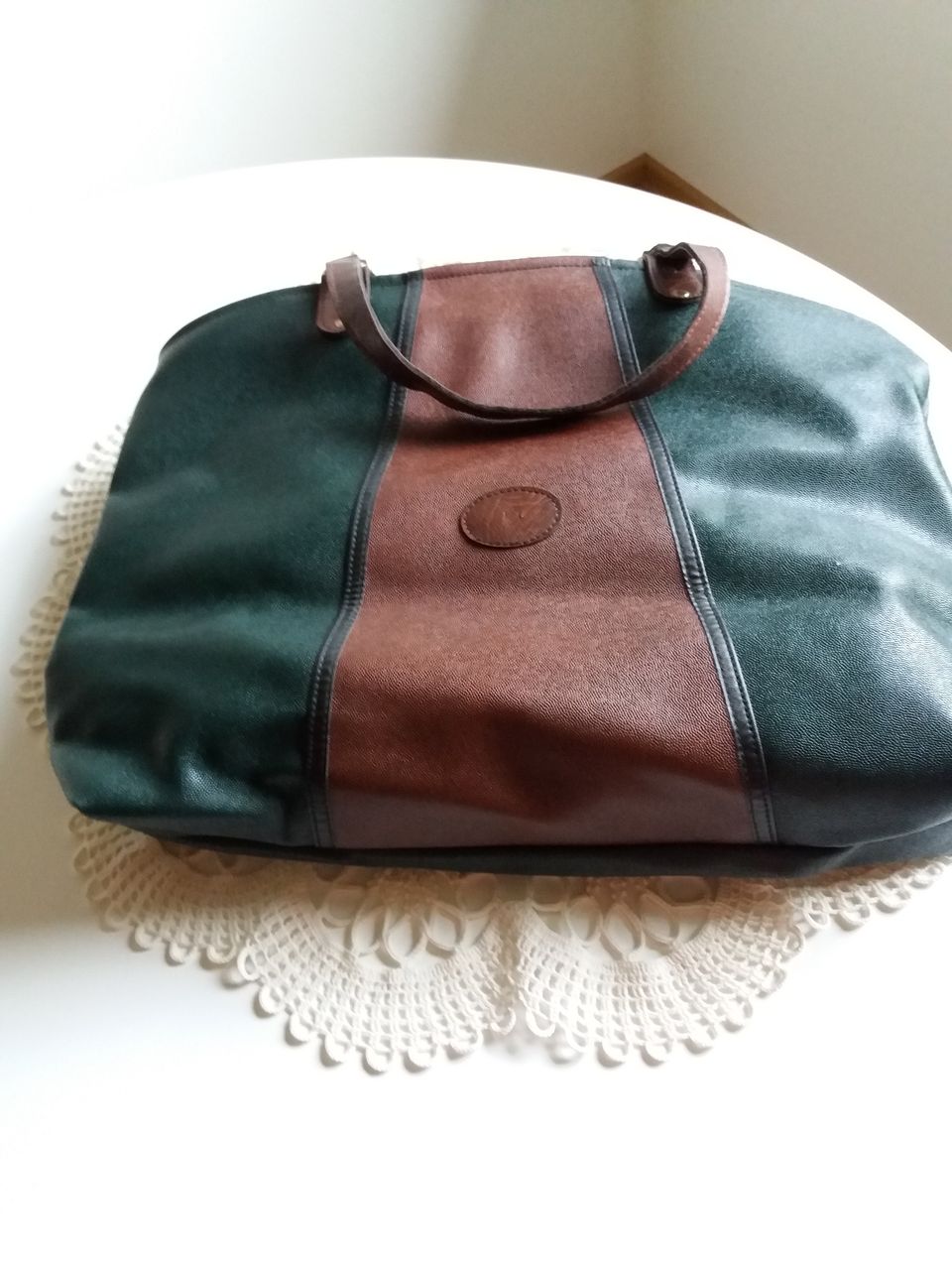 vanha kaksivärinen (vihreä/ruskea) laukku