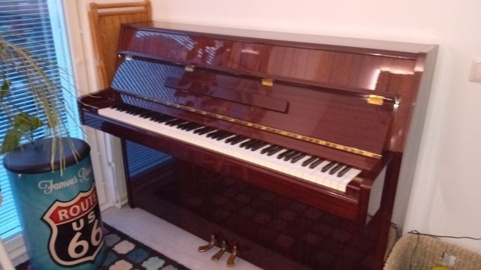 Yamaha M1J piano