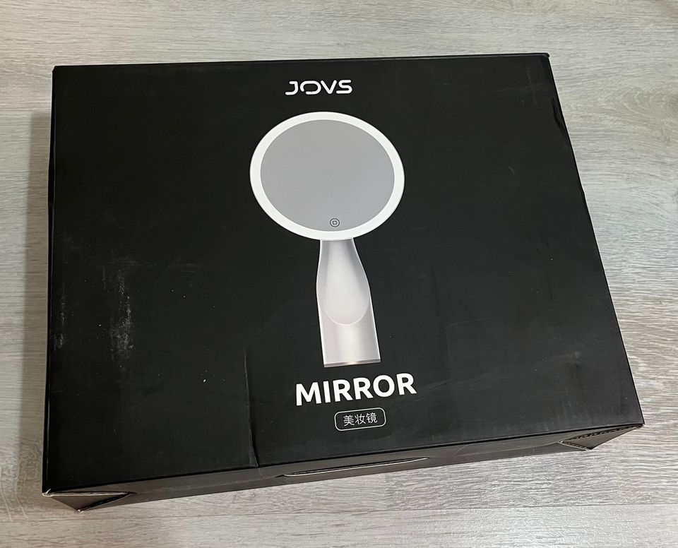 Cosmetic mirror with integrated battery ring light
