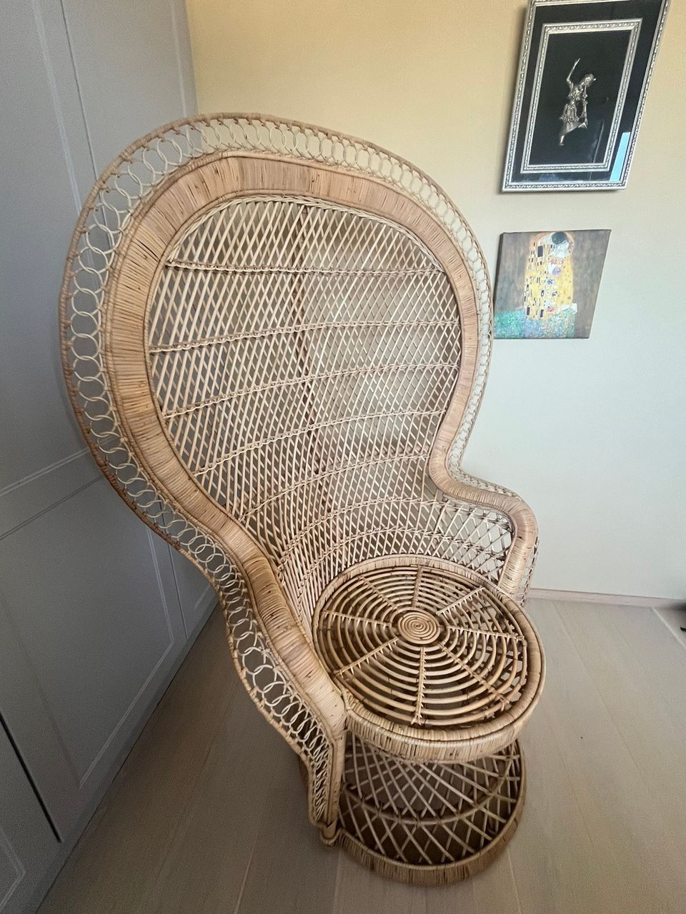 Parolan Rottinki Peacock - tuoli / nojatuoli, uudenveroinen