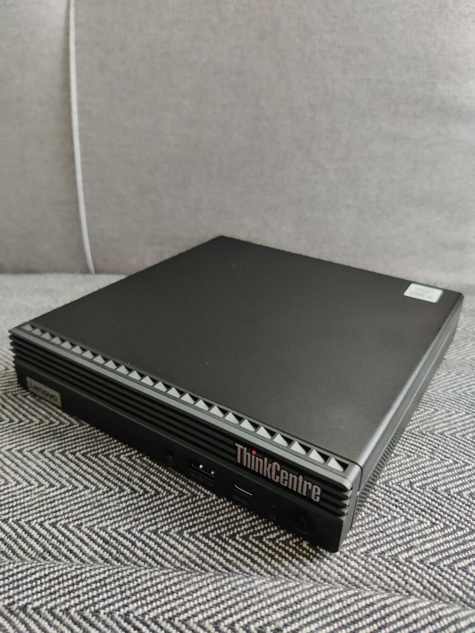 Lenovo M70q tietokone mini-pc