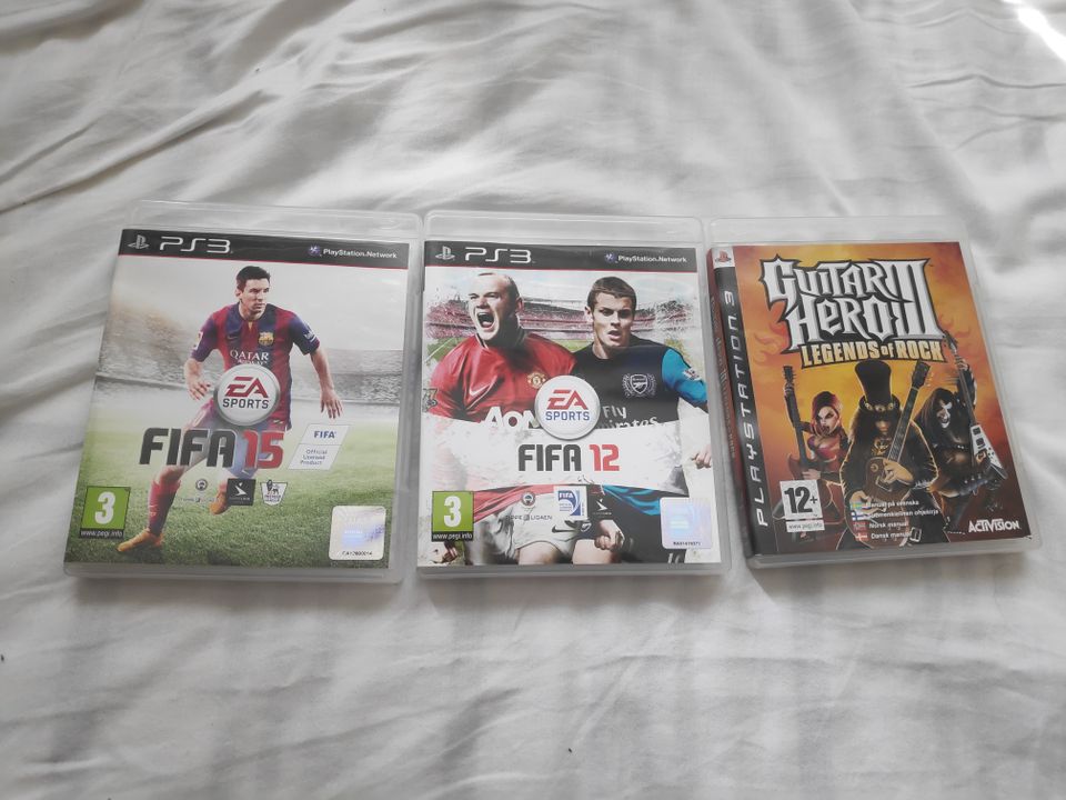 PS3-Pelit 3kpl Fifa, Guitar Hero