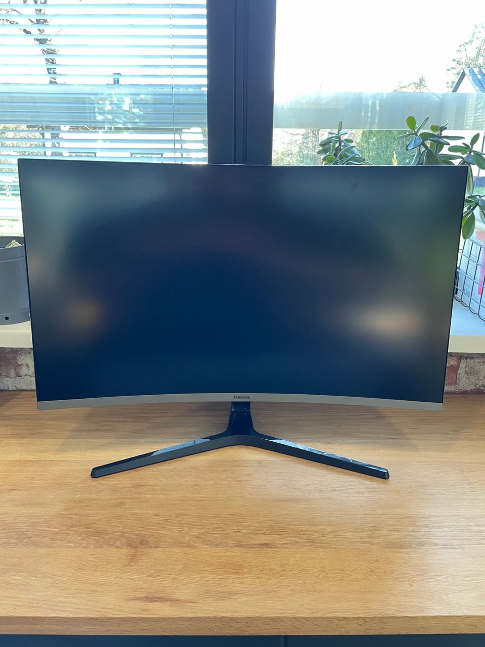 Samsung CR32R500FHP 32” kaareva näyttö