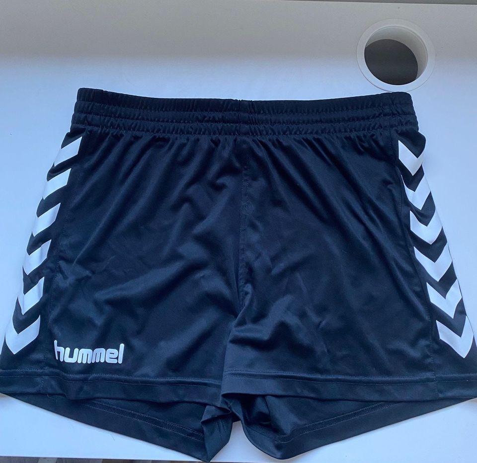 Uudenveroiset Hummel-shortsit S