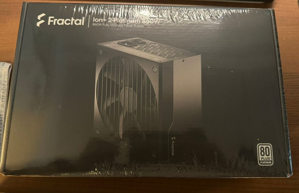 Käyttämätön Fractal Ion+ Platinum 860W virtalähde