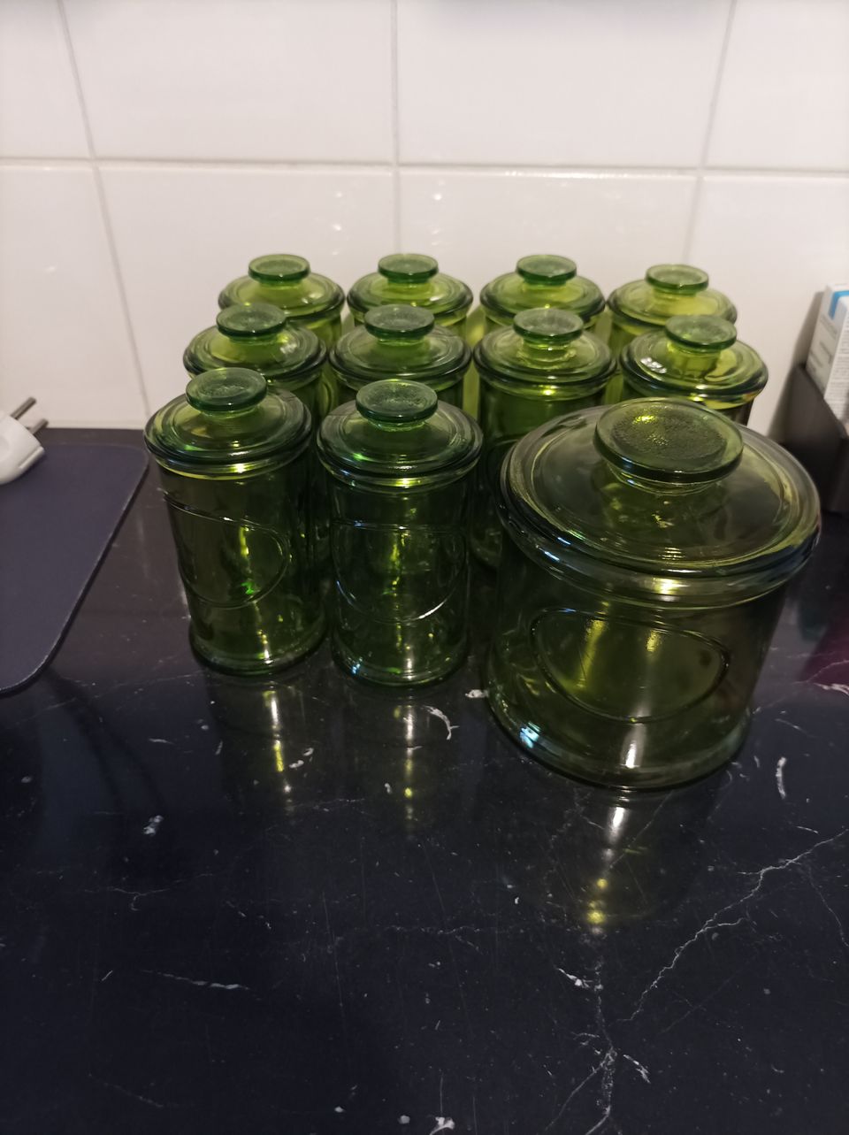 Vihreät lasipurkit 10kpl ja 1 iso