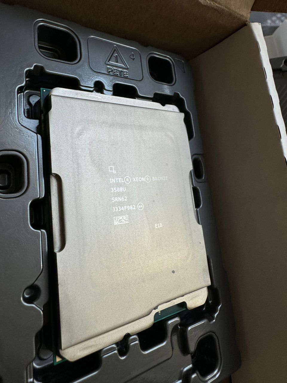 XEON Bronze 3508U