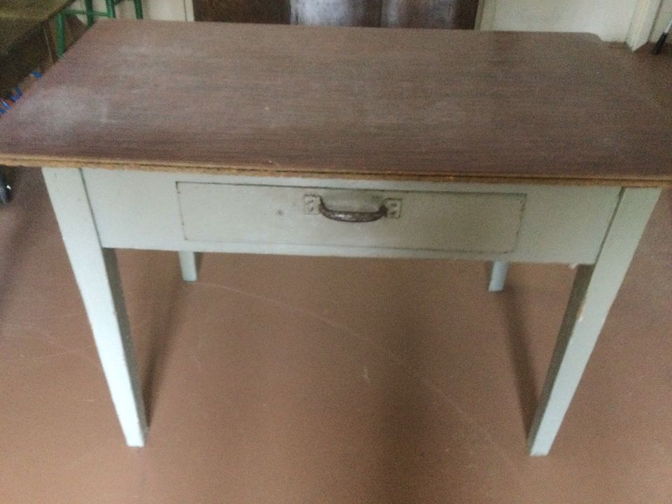 Vanha työpöytä