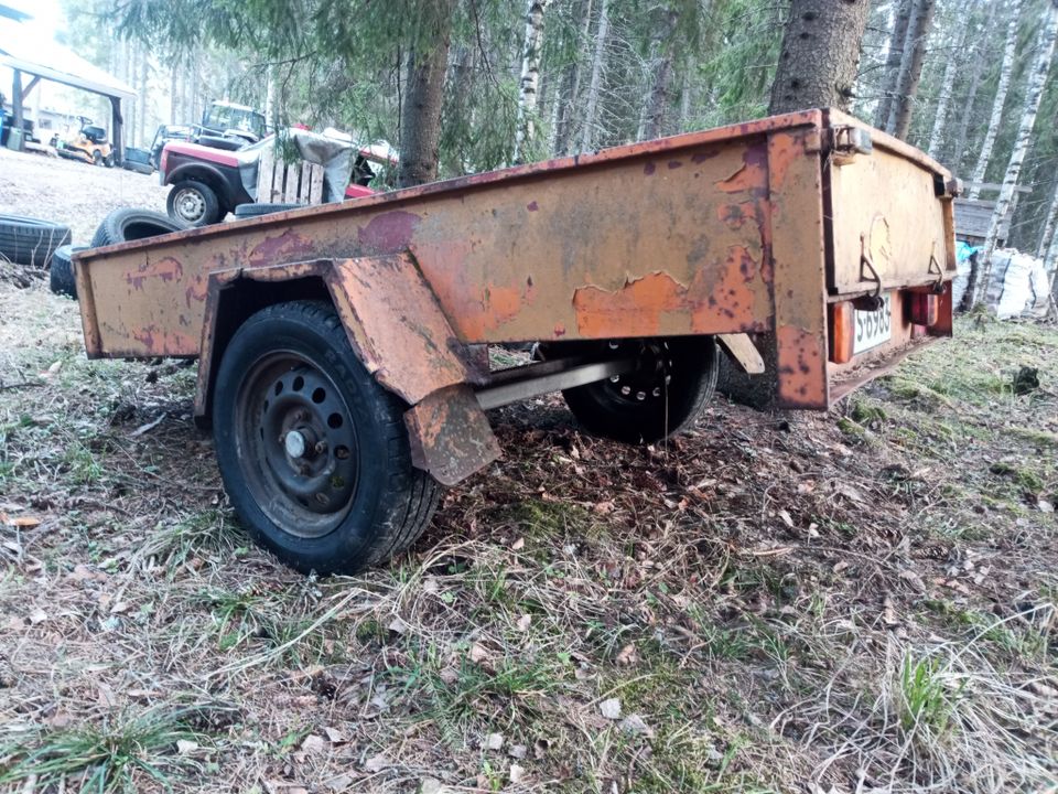 Muuli 600, uusi akseli ja renkaat, viime kesänä vaihdettu pohjavaneri.