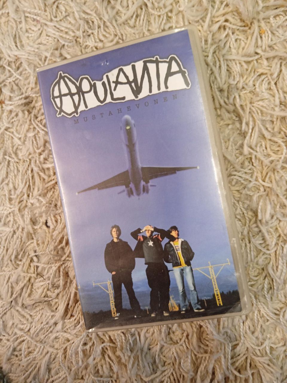 Apulanta Mustahevonen VHS elokuva