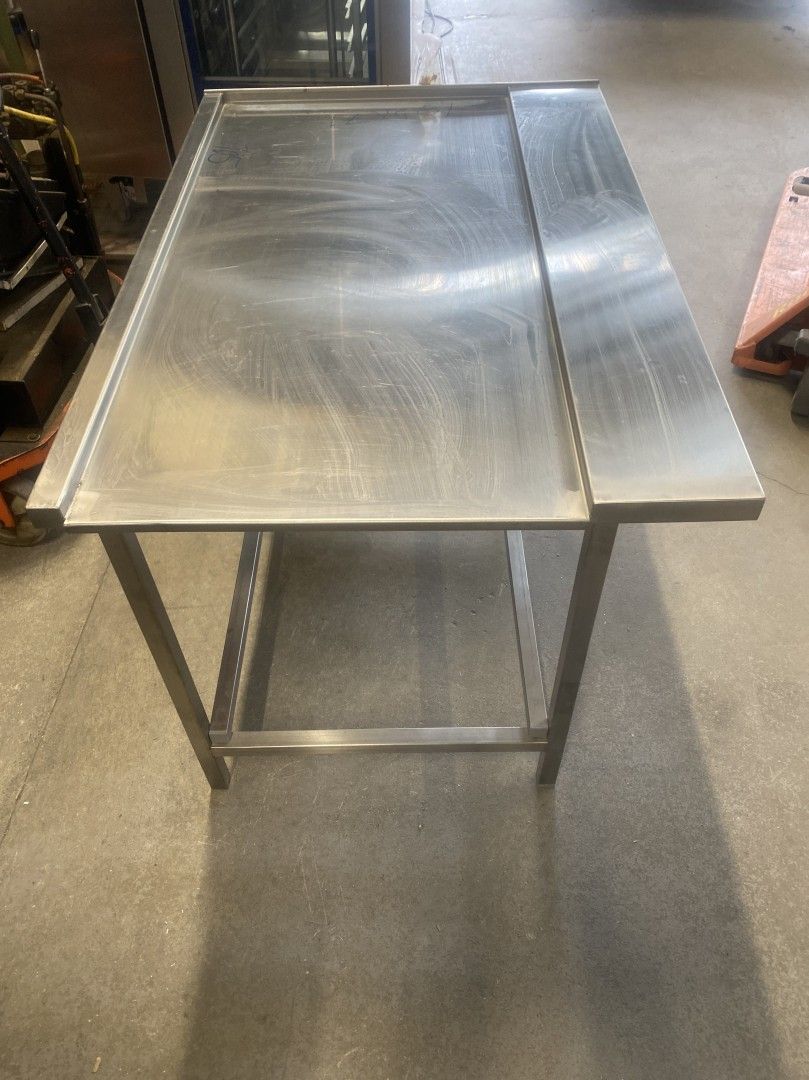 RST-pöytä 105x71 cm astianpesukoreille esim. suurkeittiöön