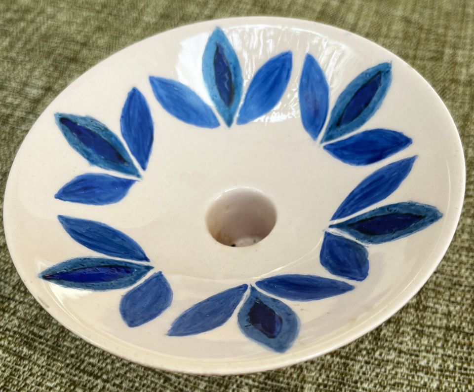 Nätti ja käytännöllinen Arabia sinivalkoinen kynttilänjalka