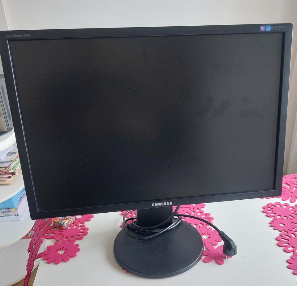 SAMSUNG näyttö 24"