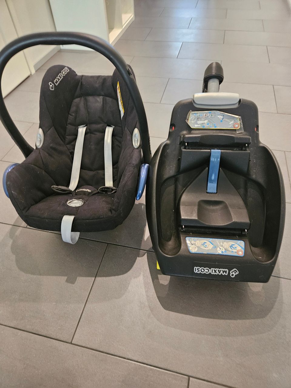 Maxi-Cosi turvakaukalo + isofix telakka