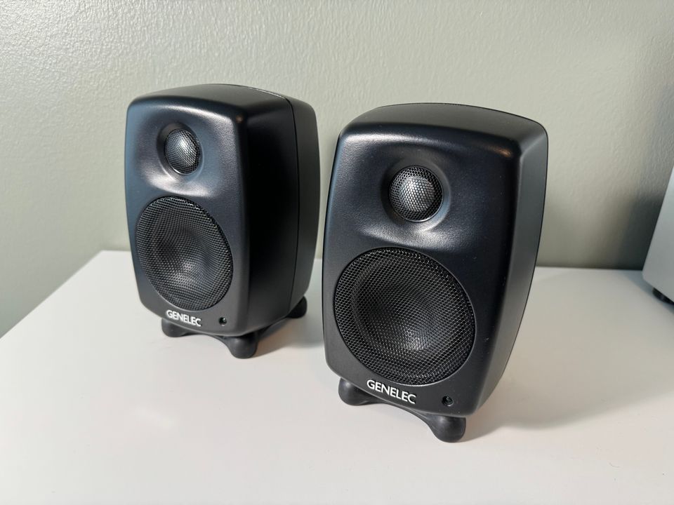 Genelec 6010A x 2